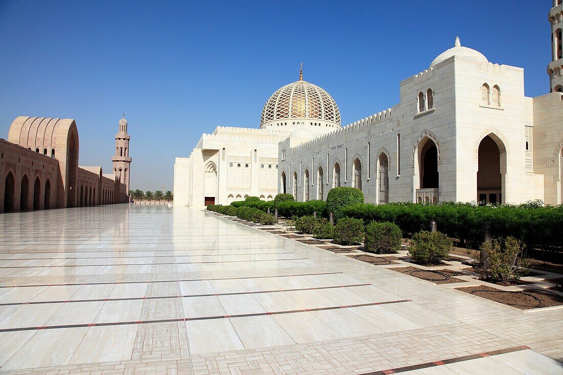 outside view of Grand Mosque Sultan Qaboos, Muscat, Sultanat of Oman, Asia.