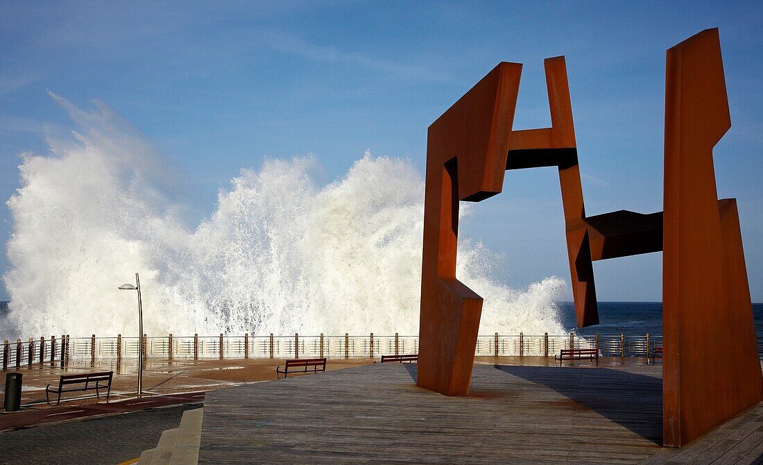 Skulptur "Construccion Vacia" von Jorge Oteiza, San Sebastian, Donostia, Gipuzkoa, Euskadi, Spanien