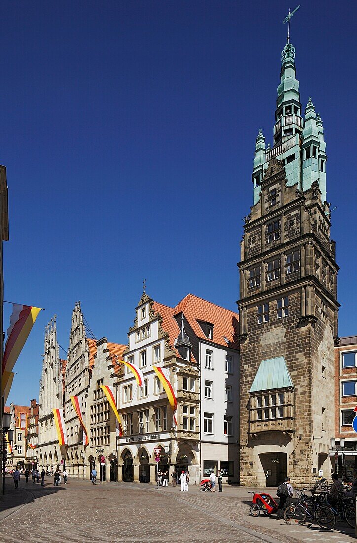 D-Muenster, Westfalen, Muensterland, Nordrhein-Westfalen, Prinzipalmarkt, Giebelhaeuser, Arkadengaenge, Stadthausturm, D-Muenster, Westphalia, Muensterland, North Rhine-Westphalia, Prinzipal Market Place, gable houses, archways, Stadthouse Tower *** Local