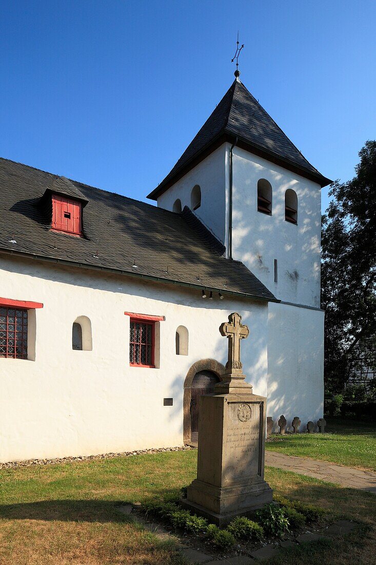 D-Bergisch Gladbach, Bergisches Land, North Rhine-Westphalia, D-Bergisch Gladbach-Refrath, old church Refrath, baptistery, catholic and evangelic church, churchyard, gravestone, evening mood