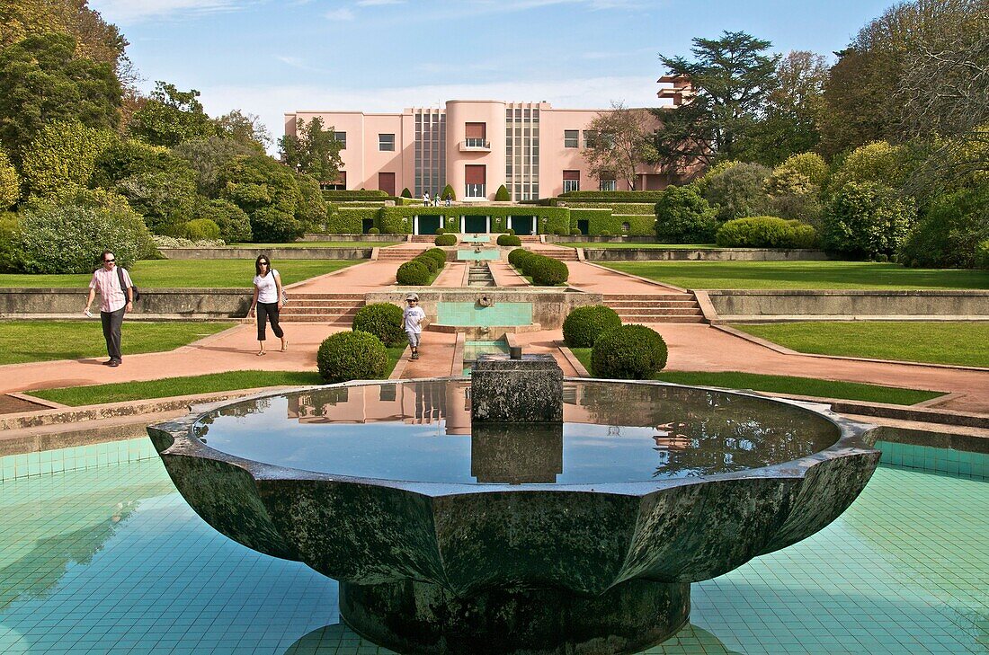 Gardens of Serralves foundation, Museum of Modern Art, fountain and basins, Porto, Portugal