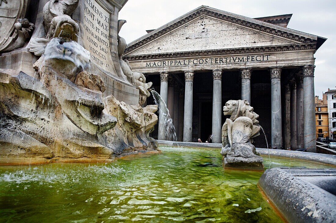 Pantheon. Fountain in Piazza della Rotonda. Rome. Lazio. Italy.