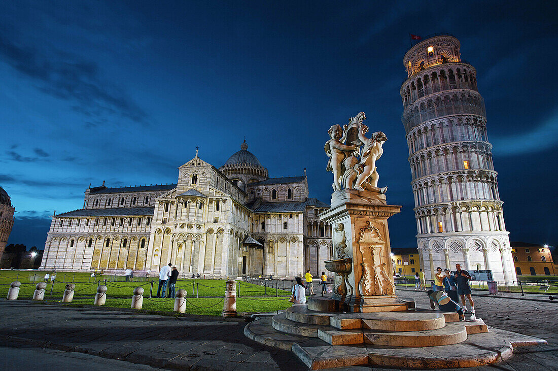 Duomo and Leaning tower, Piazza dei Miracoli, Pisa. Tuscany, Italy
