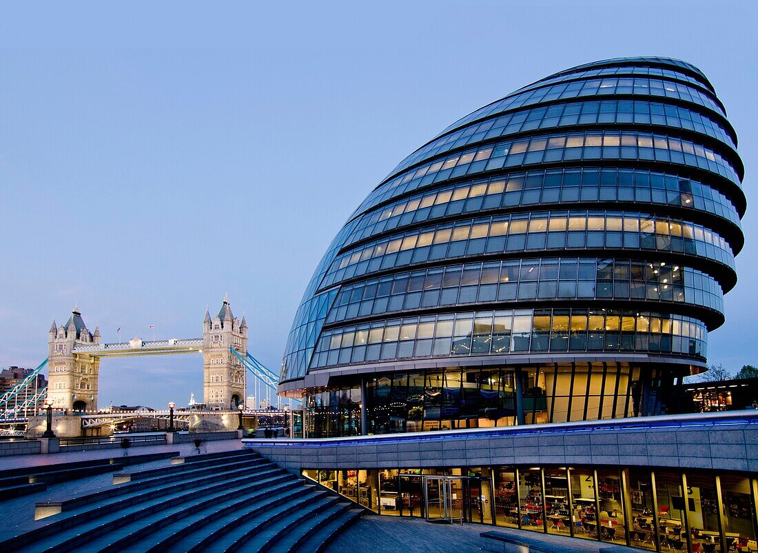 UK, England, London, Tower Bridge and City Hall dusk