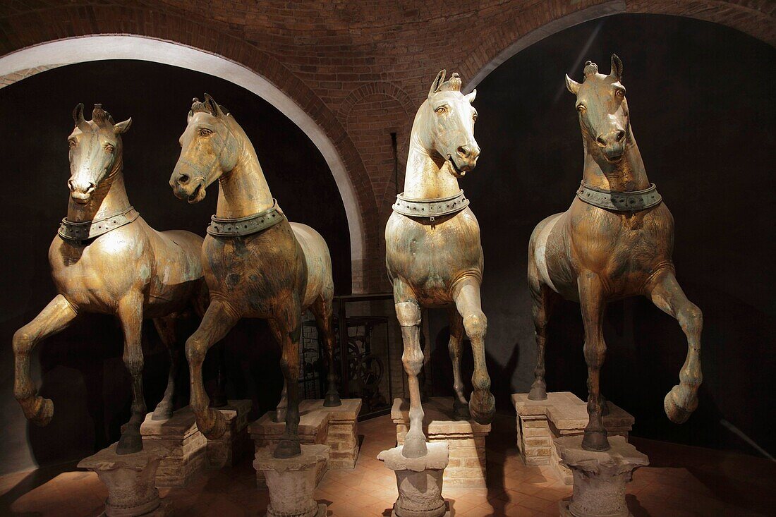 Italy, Venice, St Mark´s Basilica di San Marco, four bronze horses