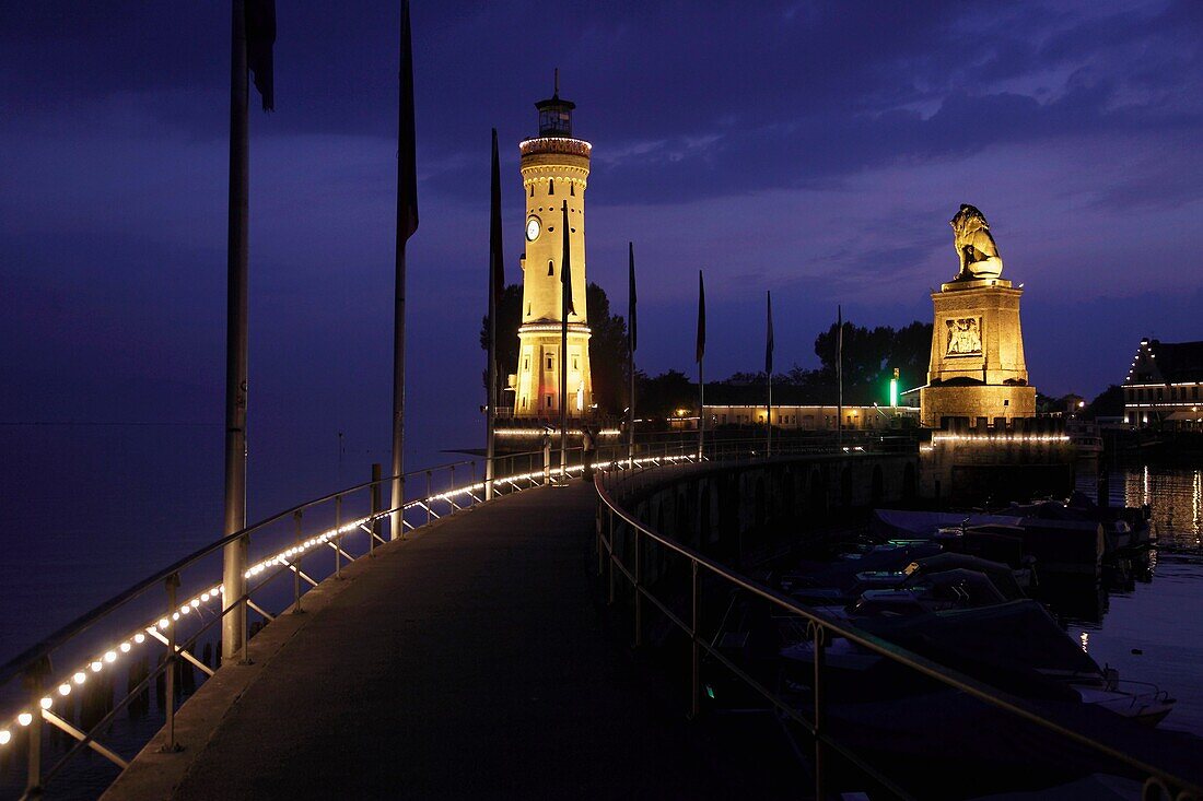 Germany, Bavaria, Lindau im Bodensee, harbor entrance