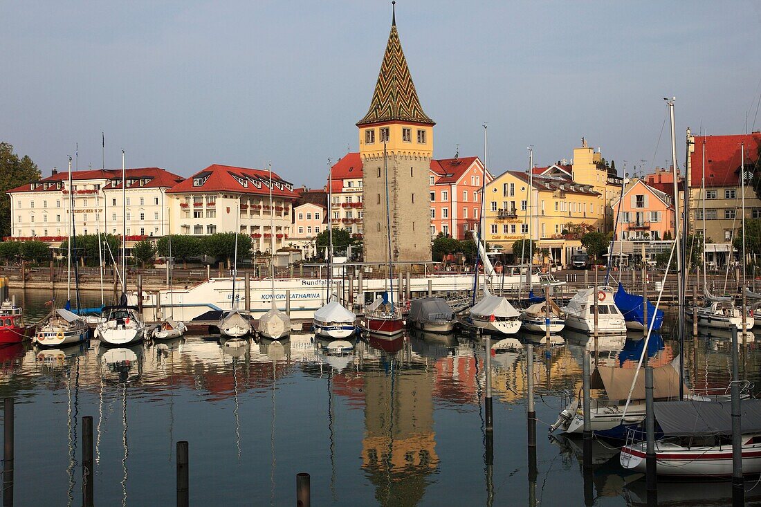 Germany, Bavaria, Lindau im Bodensee, Mangturm tower, harbor