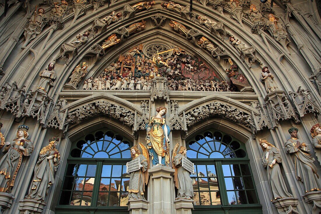 Switzerland, Berne, St Vincent Cathedral, main portal, statues