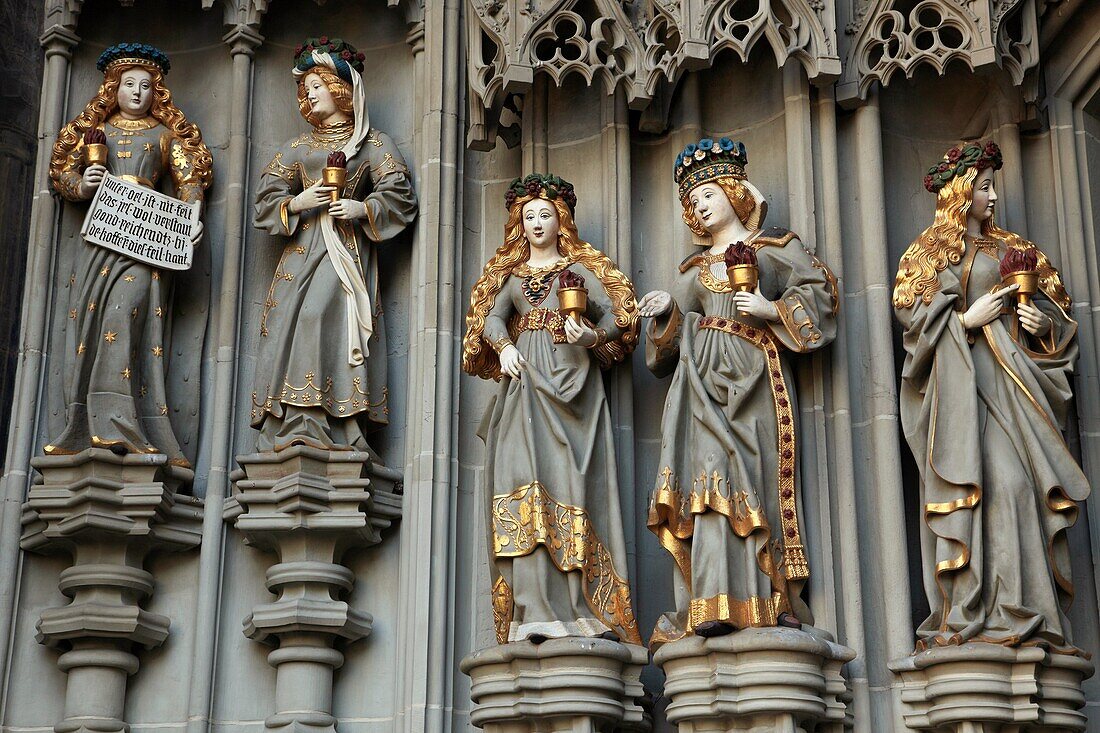 Switzerland, Berne, St Vincent Cathedral, main portal, statues