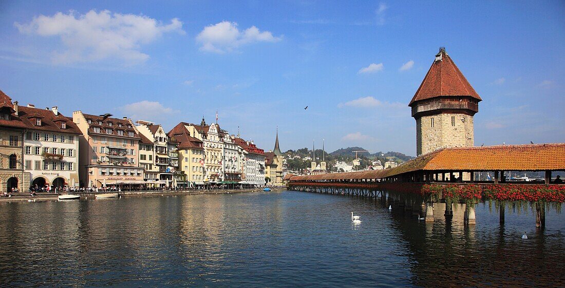 Switzerland, Lucerne, Luzern, old town skyline, Kapellbrücke bridge