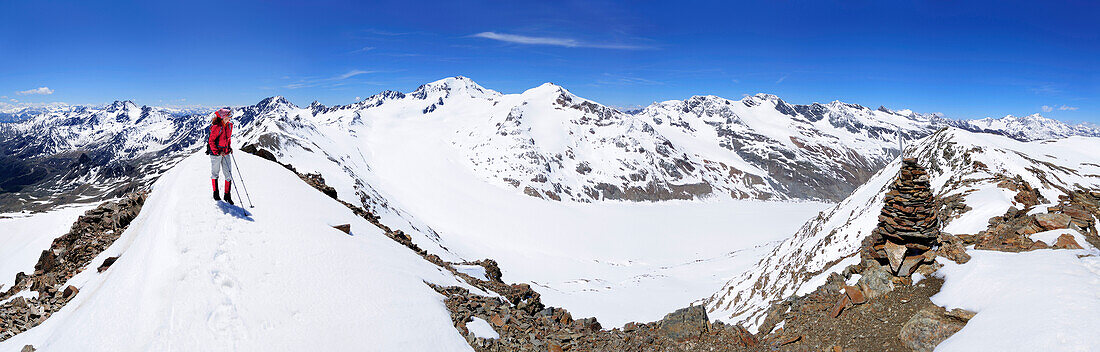 Woman standing on summit Im Hinteren Eis, Schnals valley, Oetztal Alps, Vinschgau, Trentino-Alto Adige/Südtirol, Italy