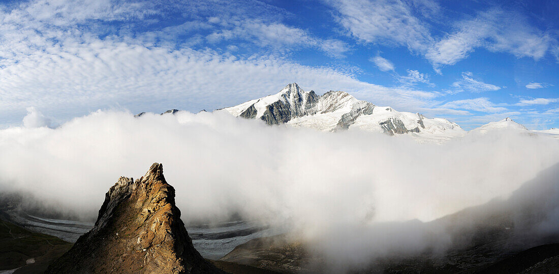 Panorama from Fuscherkarkopf with view towards Grossglockner and sea of fog above the Pasterze glacier, Fuscherkarkopf, Glockner mountain range, Hohe Tauern national park, Carinthia, Austria