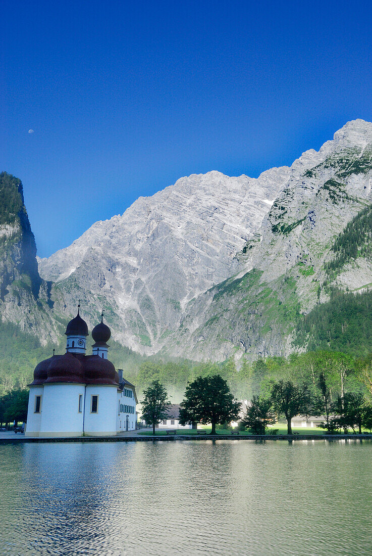 Church of St. Bartholomae standing in front of the eastern face of Watzmann, lake Koenigssee, Berchtesgaden national park, Berchtesgaden mountain range, Berchtesgaden, Upper Bavaria, Bavaria, Germany