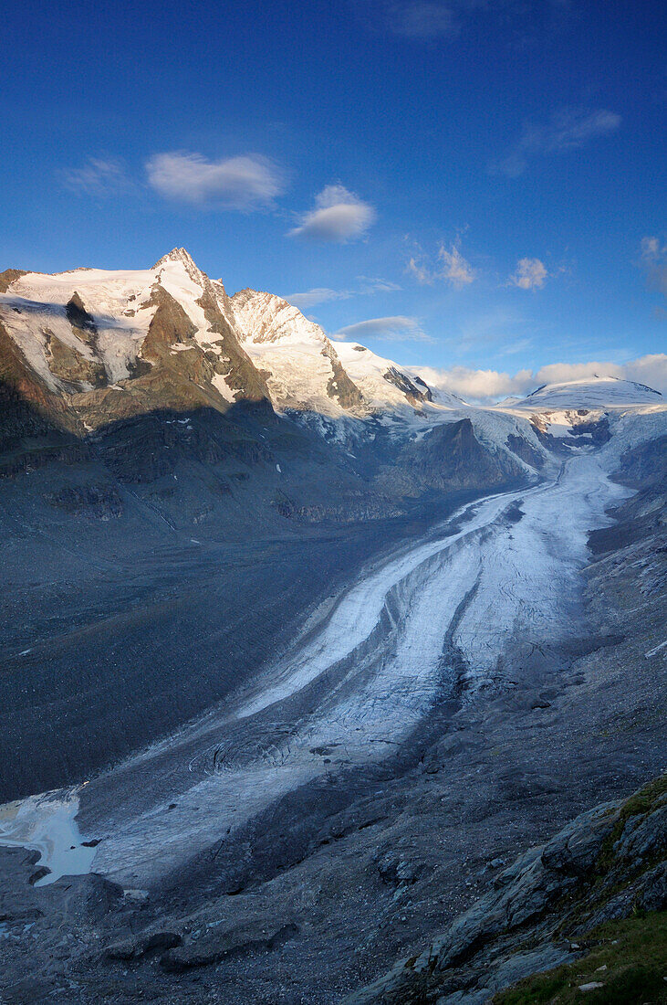 Gletscherstrom der Pasterze mit Großglockner und Johannisberg, Glocknergruppe, Nationalpark Hohe Tauern, Kärnten, Österreich