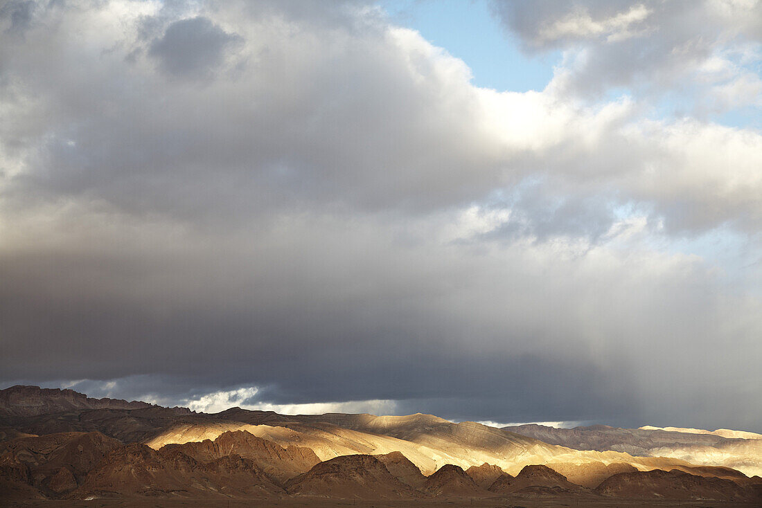 Mountains in the desert under clouded sky, Chott El Gharsa, Tunesia, Africa