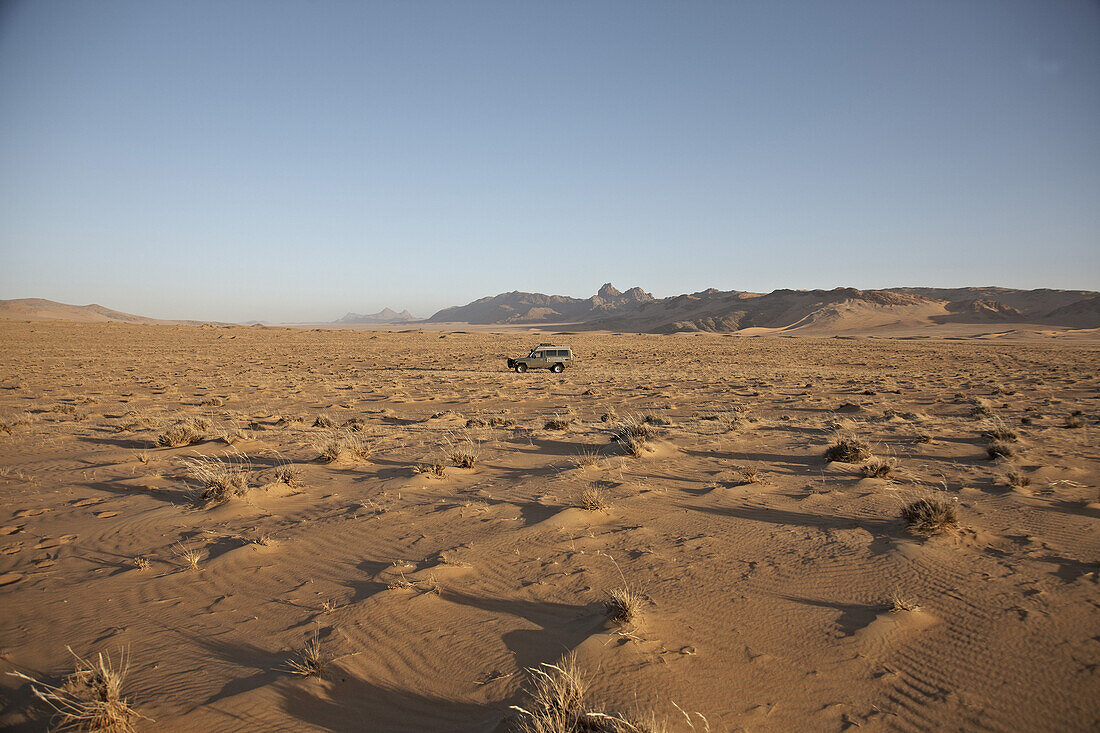 Toyota Landcruiser im Hartmann Valley, Namibia, Afrika