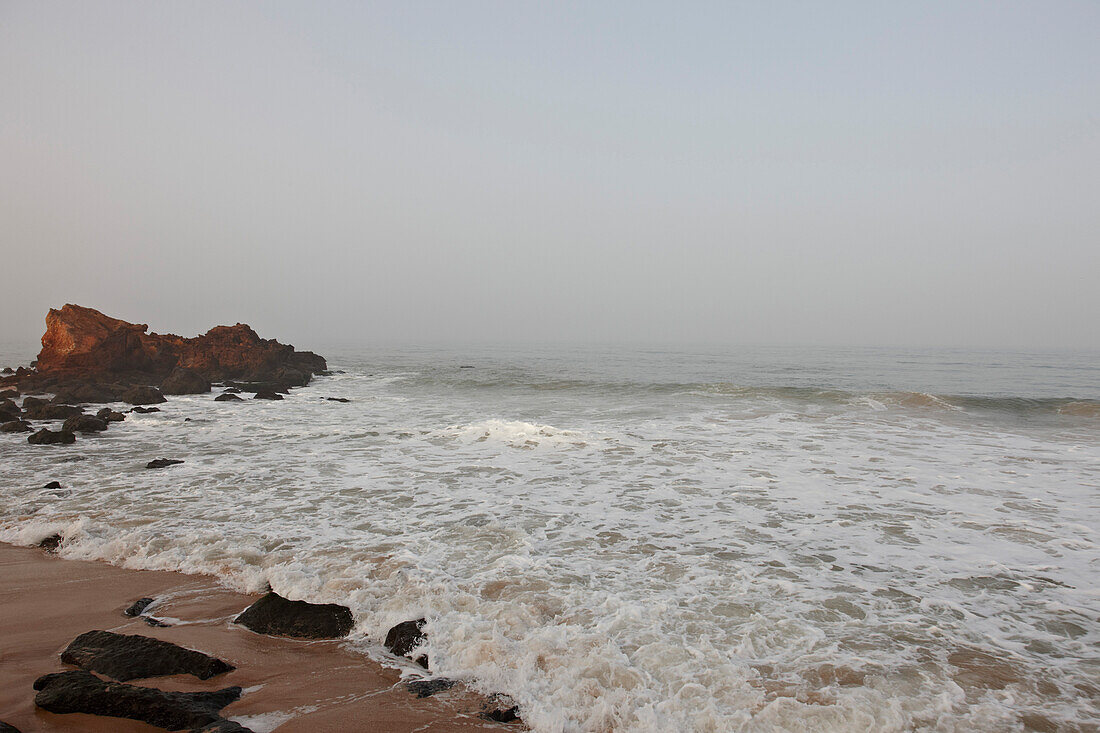 Felsen am Strand, Senegal, Afrika