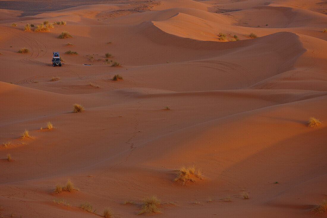 Toyota Landcruiser in the dunes of Erg Chebbi, Merzouga, Morocco, Africa