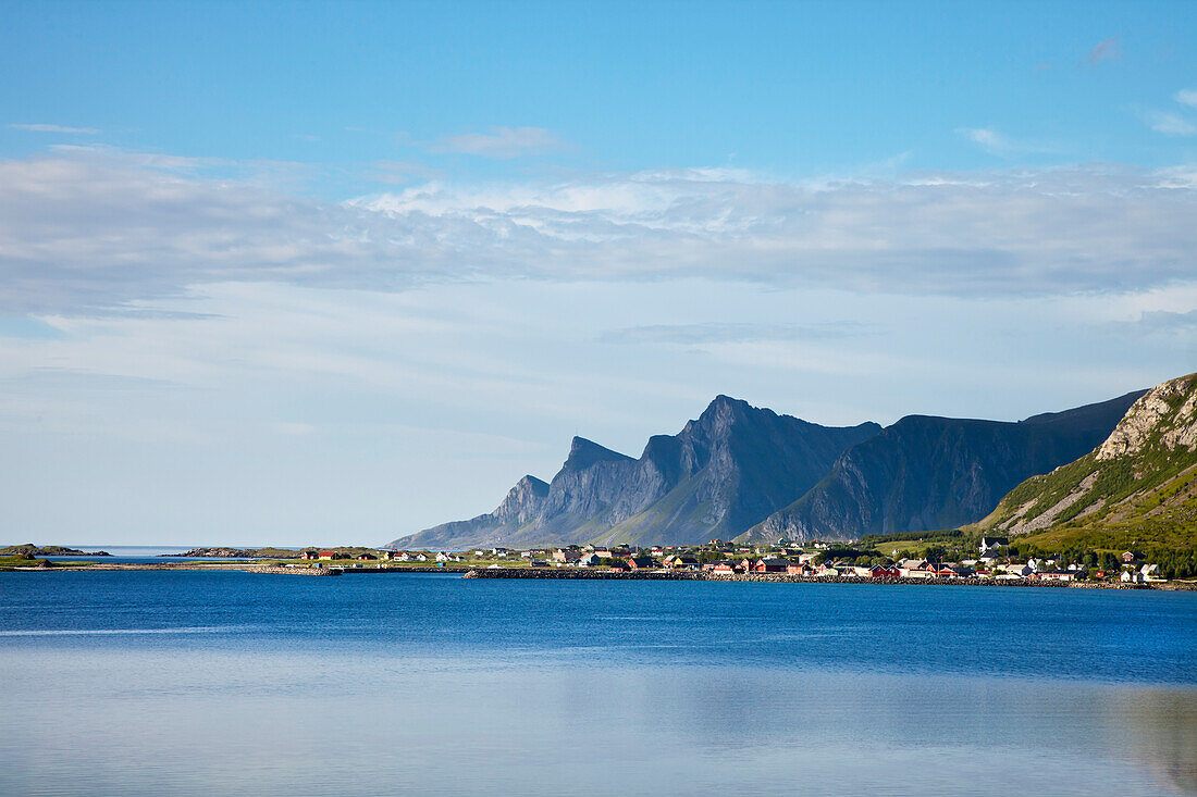 Fjord bei Ramberg, Flakstadøya, Lofoten, Nordnorwegen, Norwegen