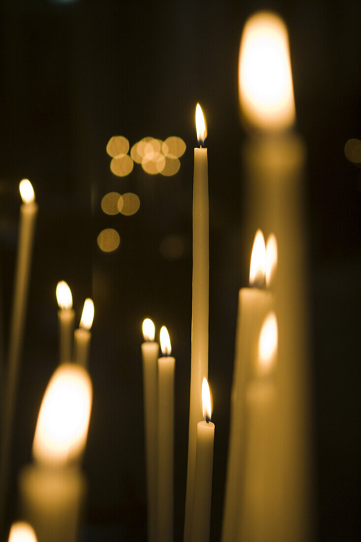 Kerzen in der Kathedrale Saint Andre, Bordeaux, Gironde, Aquitanien, Frankreich, Europa