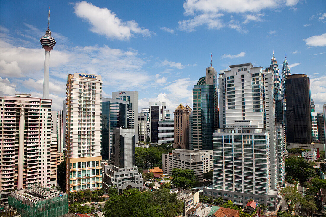Einkaufs-und Vergnügungsviertel Bukit Bintang, downtown Kuala Lumpur, Twin Towers und Menara Fernsehturm, Kuala Lumpur, Malaysia, Asien