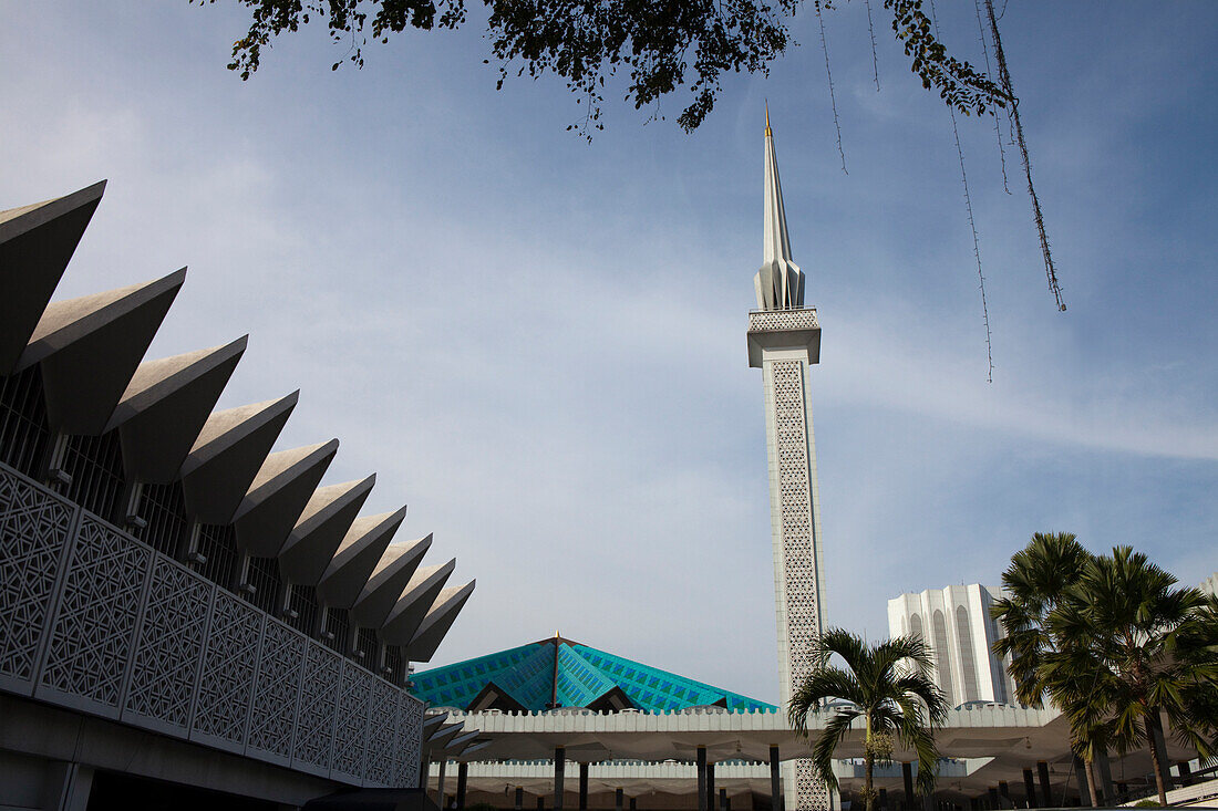 Masjid Negara Moschee, Minarett der Nationalmoschee von Malaysia, Kuala Lumpur, Hauptstadt von Malaysia, Asien