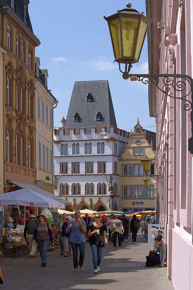 Blick von Sternstr. auf Hauptmarkt mit Steipe, Trier an der Mosel, Rheinland-Pfalz, Deutschland, Europa