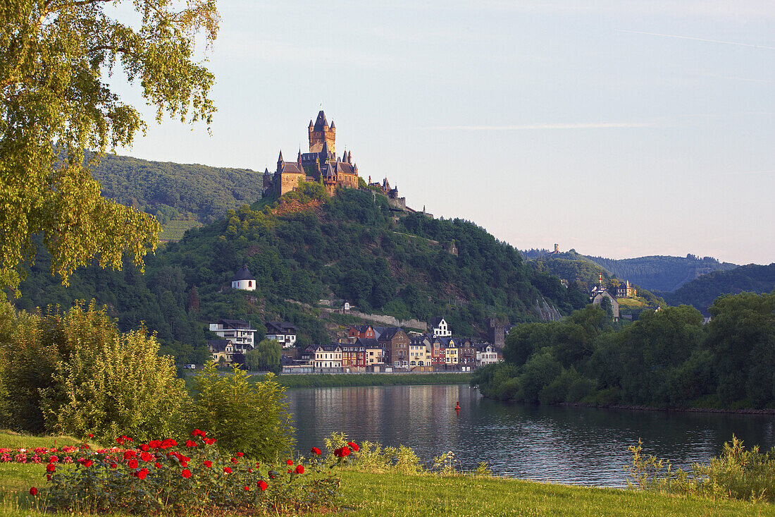 View at the Reichsburg (castle) (built about 1100 under Pfalzgraf Ezzo) and Cochem, Mosel, Rhineland-Palatinate, Germany, Europe