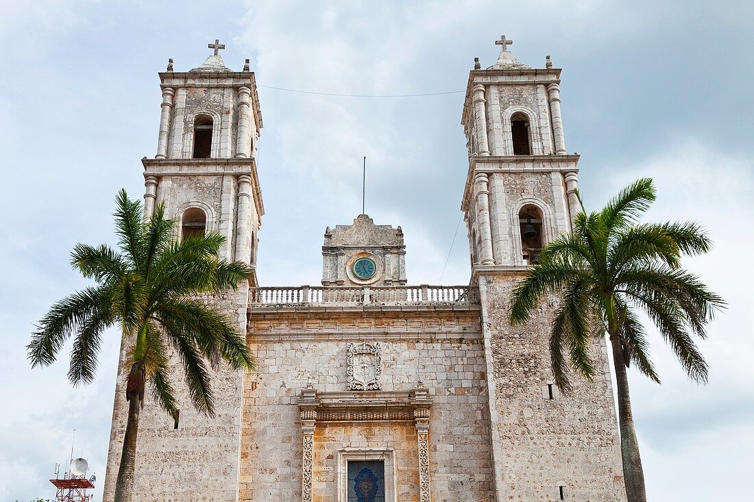 Catedral Centro Colonial ciudad Valladolid Estado de Yucatán México América