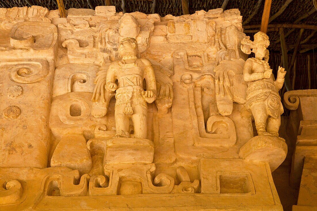 Acrópolis Esculturas de los Ángeles Yacimiento Arqueológico Maya de Ek Balam Estado de Yucatán, Península de Yucatán, México, América