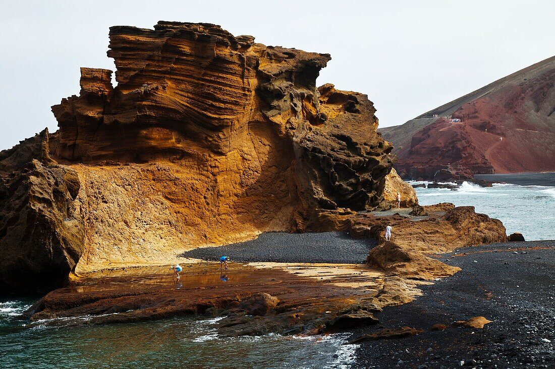 Entorno costero del lago Los Clicos Pueblo El Golfo Isla Lanzarote Provincia Las Palmas Islas Canarias España