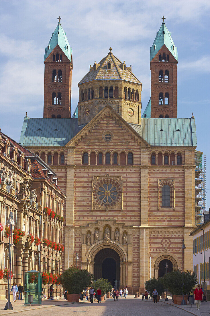 Blick von Maximilianstraße auf Dom zu Speyer, Rheinland-Pfalz, Deutschland, Europa