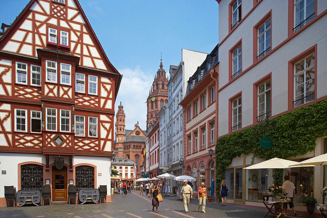 Half-timbered house at Kirschgarten, view along Augustinerstrasse to Mainz Cathedral, Mainz, Rheinhessen, Rhineland-Palatinate, Germany