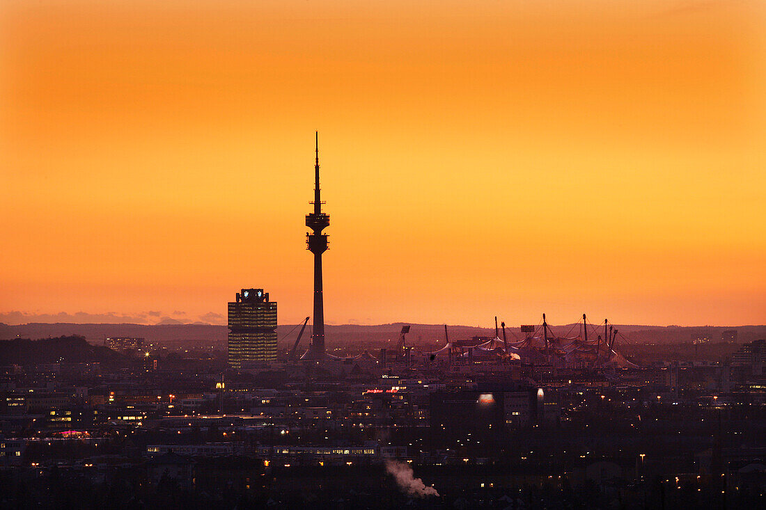 Stadtansicht mit Olympiapark, München, Bayern, Deutschland