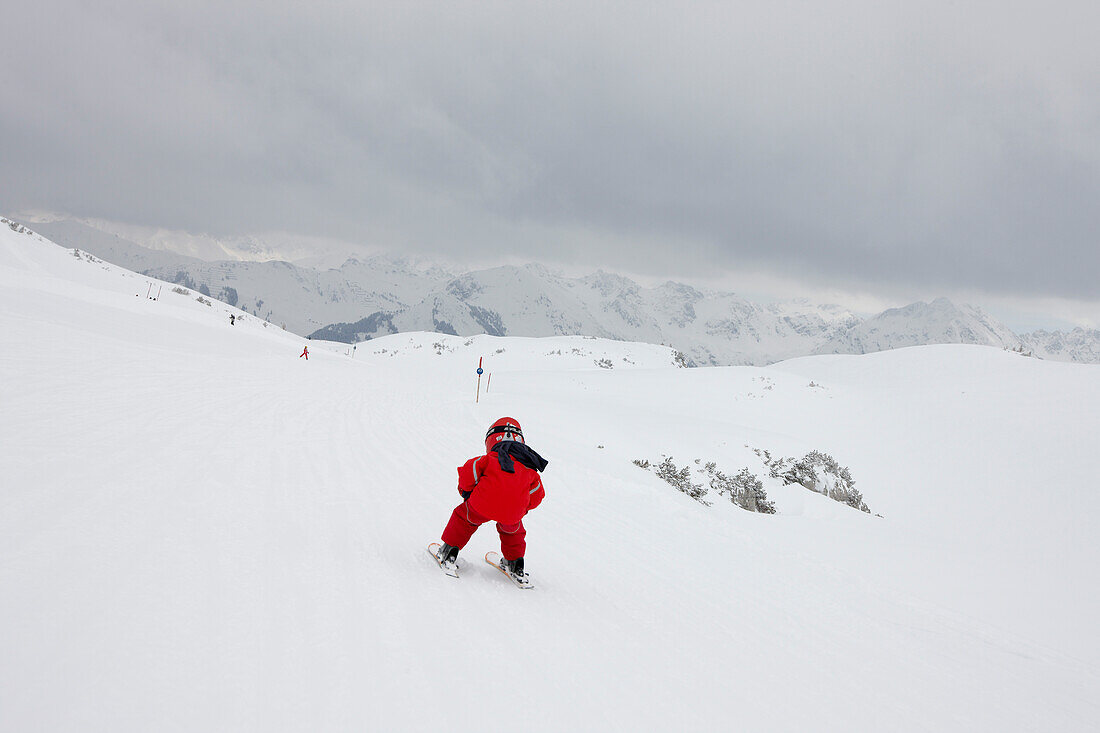 Girl schuss skiing, skiing area at Sportgebiet Ifen, Hahnenkopfle-Bahn, Kleinwalsertal, Vorarlberg, Austria