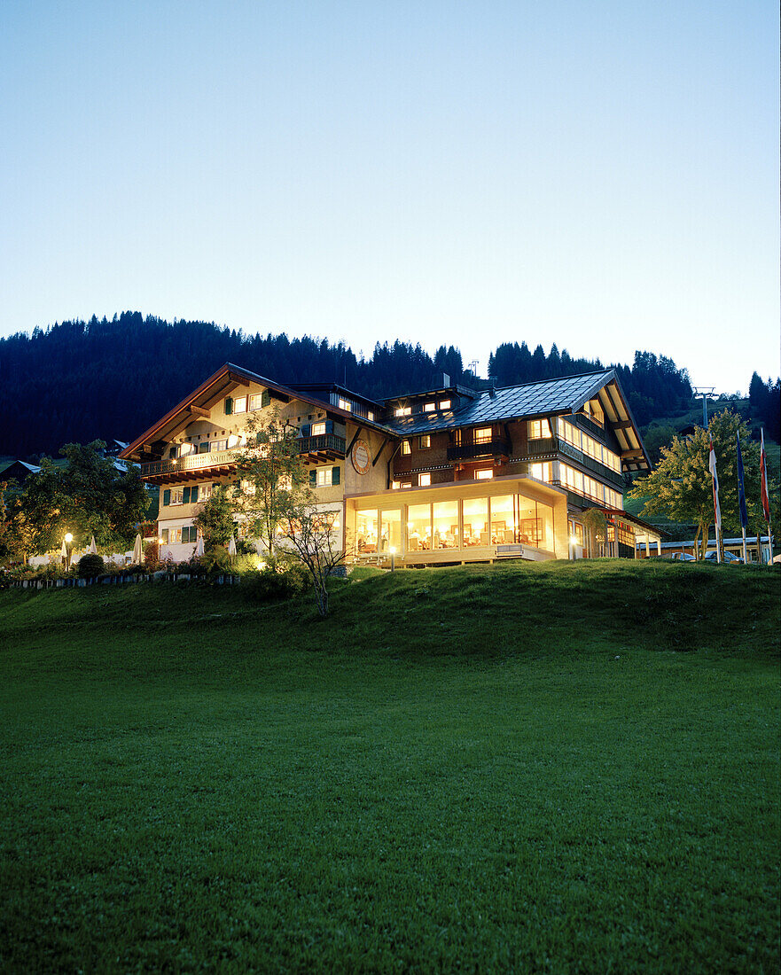 Aussenansicht, Naturhotel Chesa Valisa, Hirschegg, Kleinwalsertal, Österreich