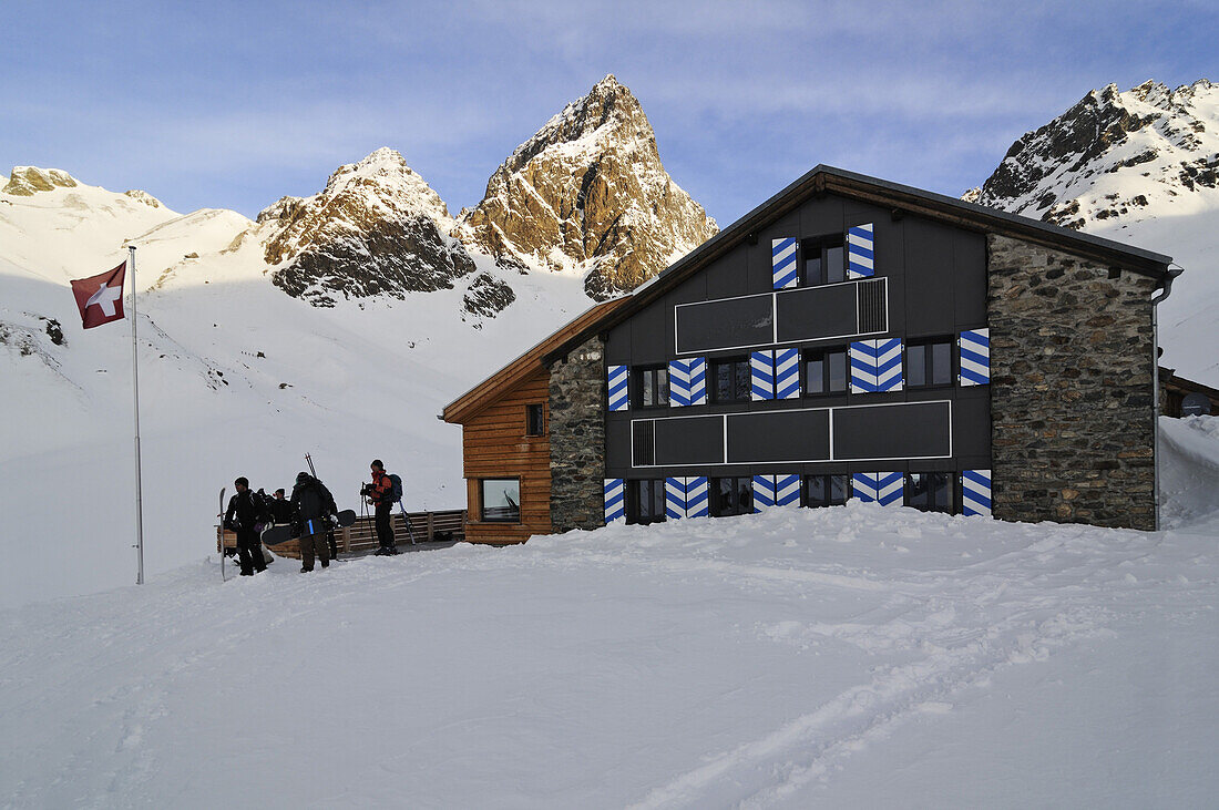 Skiers in front of Tuoi hut, Guarda, Engadin, Grisons, Switzerland, Europe