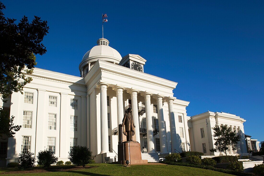 USA, Alabama, Montgomery, Alabama State Capitol, b 1851 late afternoon