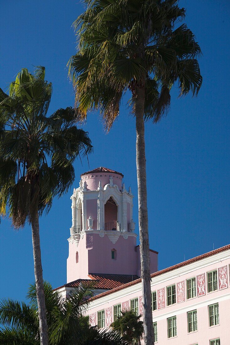 USA, Florida, St Petersburg, Vinoy Resort Hotel, late afternoon