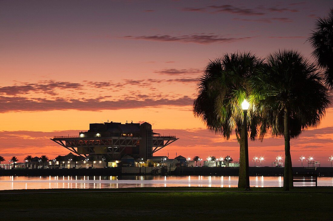 USA, Florida, St Petersburg, The Pier, Tampa Bay, dawn