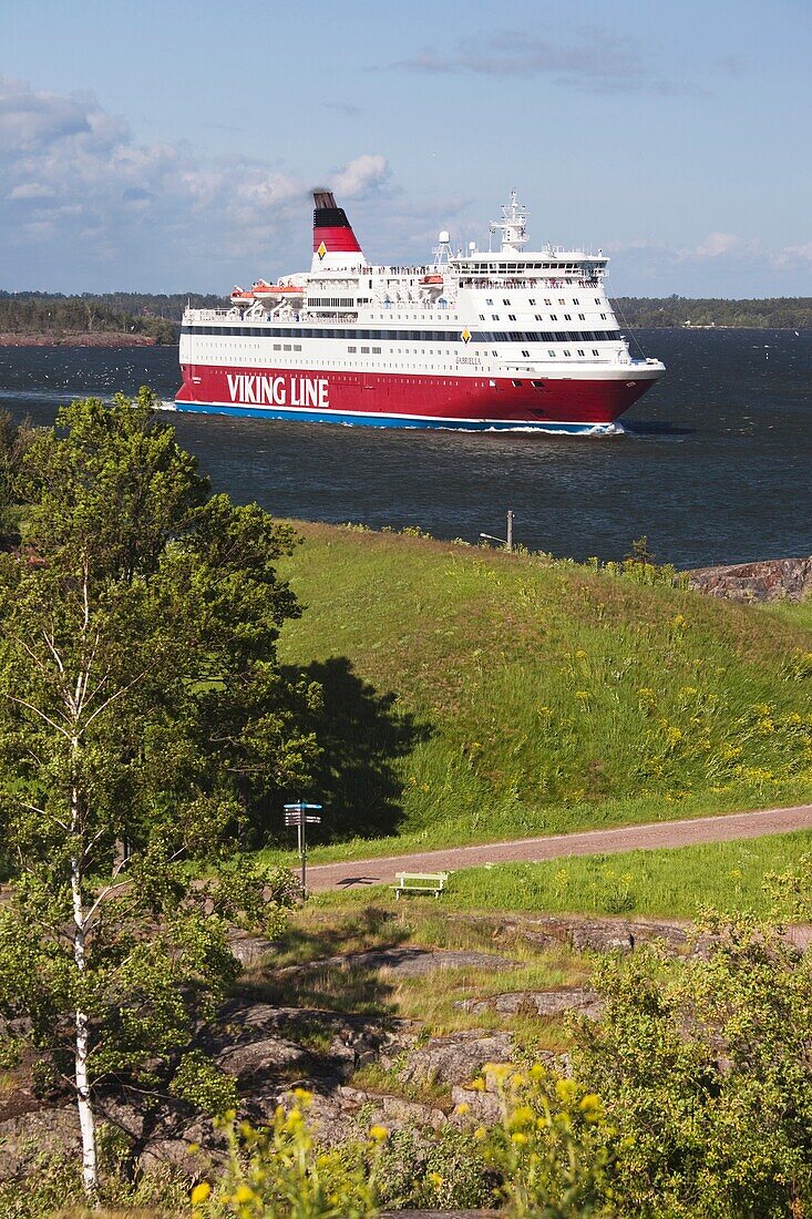 Finland, Helsinki, Suomenlinna-Sveaborg Fortress, international ferry passing by Kustaanmiekka