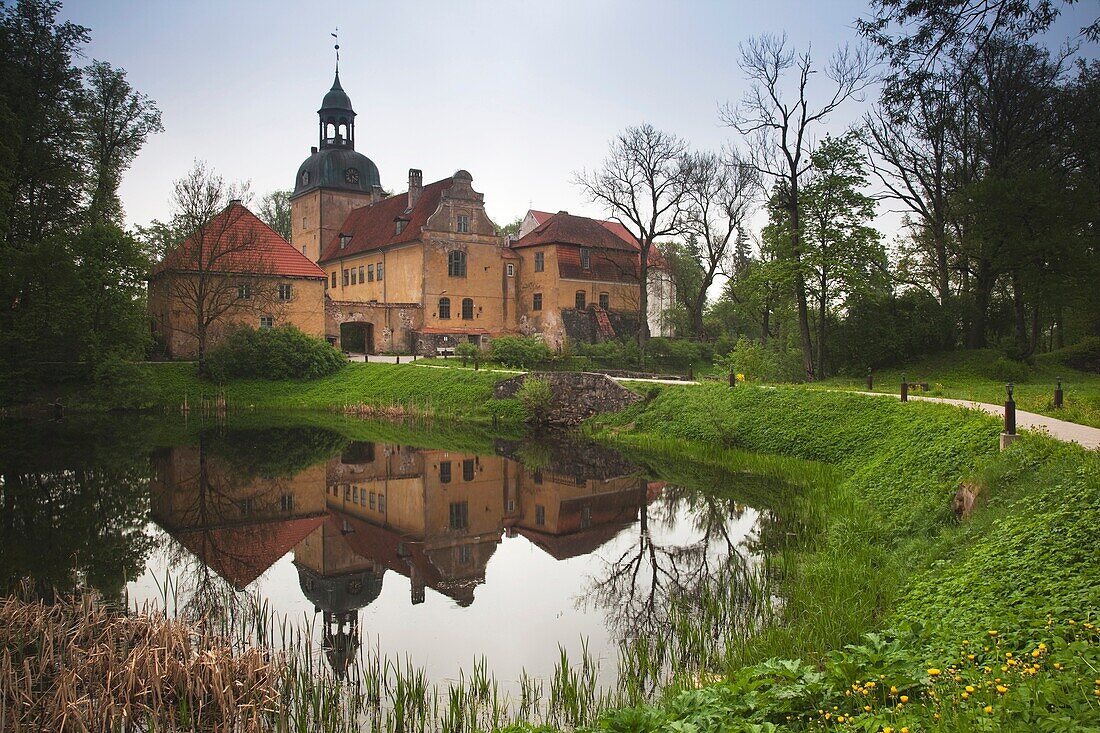 Latvia, Northeastern Latvia, Vidzeme Region, Gauja National Park, Straupe, Lielstraupe Castle, 14th century