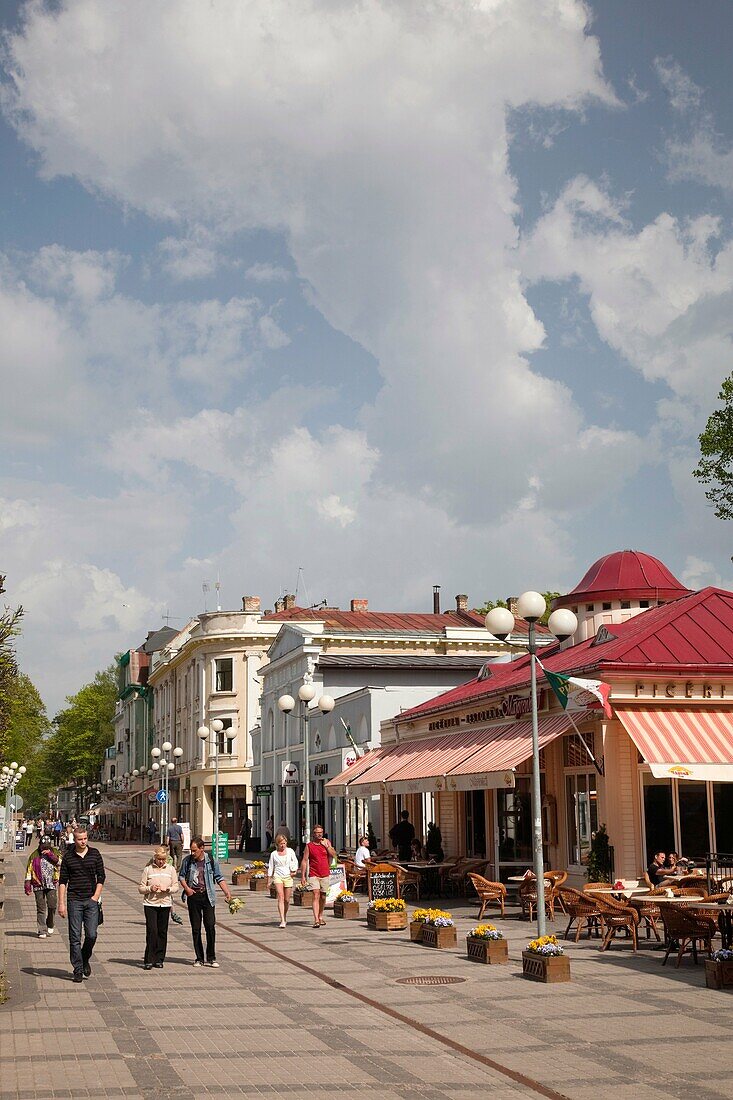 Latvia, Jurmala, Majori Village, strolling down Jomas Iela street