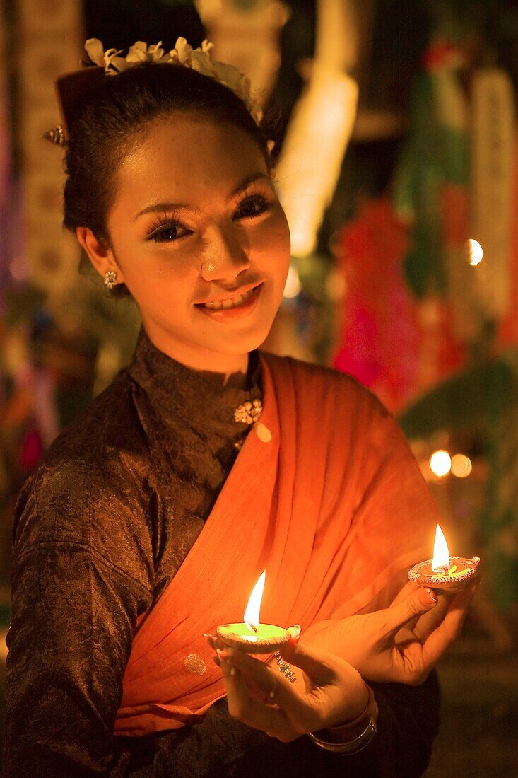 Thai woman, Ladawan Palace, Bangkok, Thailand