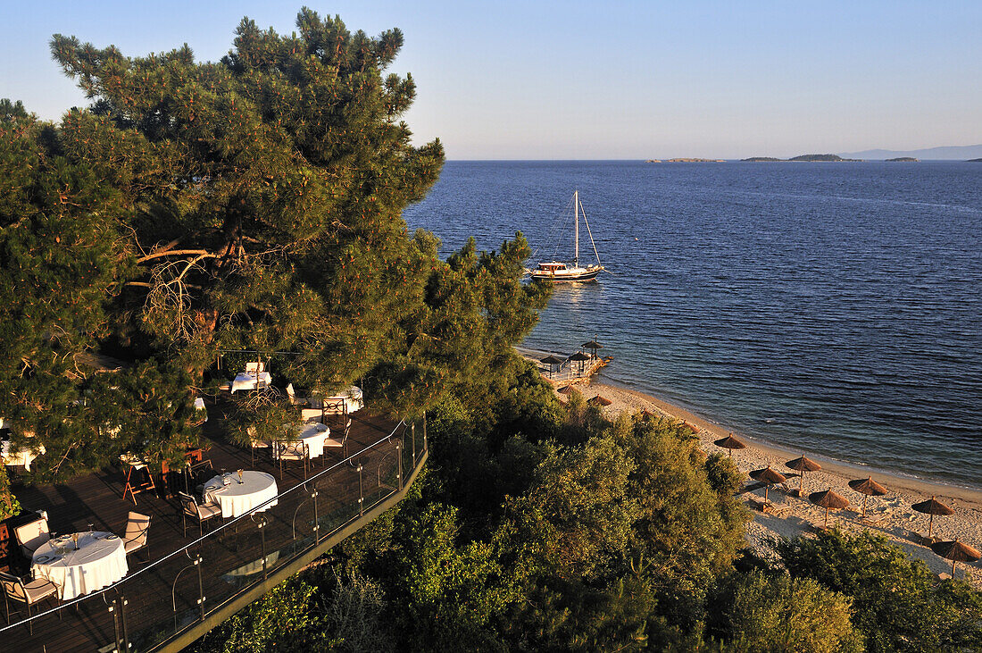 Strand von Eagles Palace Hotel &amp,amp,amp; Spa, Ouranopoli, Chalkidiki, Griechenland