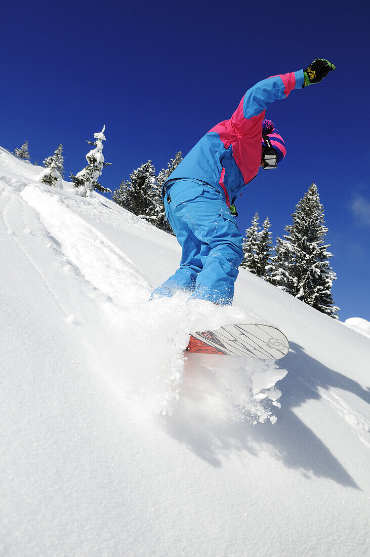 Snowboarder going downhill, Reit im Winkl, Chiemgau, Upper Bavaria, Bavaria, Germany, Europe