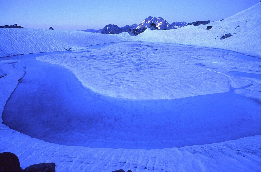 Estany Gelat de Comaloforno Valle de Boí Lleida Cordillera pirenaica Catalunya España