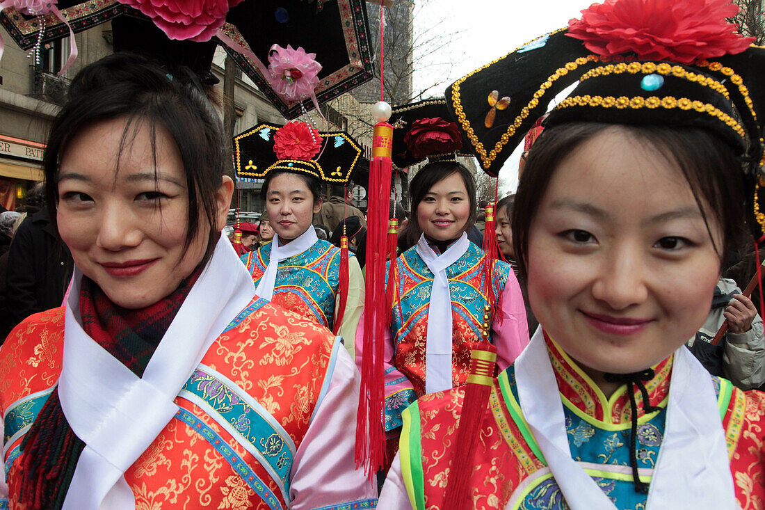 Young Asian Women In Traditional Dress, Parade In Paris To Celebrate The Start Of The Year Of The Tiger, 13Th Arrondissement, Paris (75)