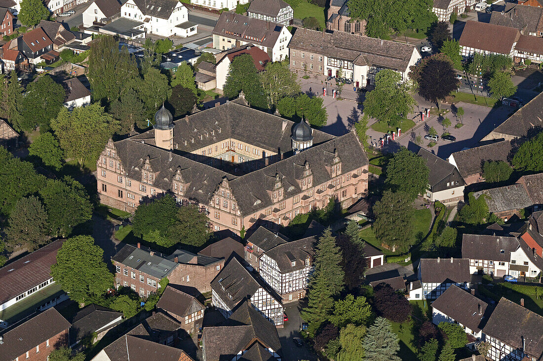 Luftbild, Schloss Bevern, Ortschaft mit Fachwerkhäusern, Niedersachsen, Deutschland