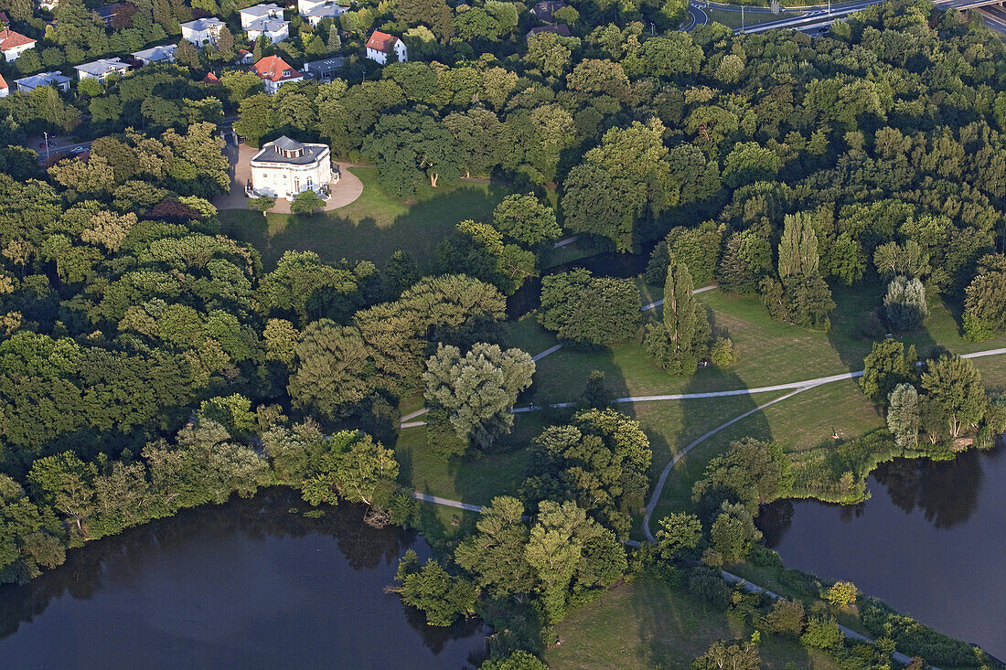 Luftbild von Schloss Richmond mit Schlosspark, Braunschweig, Niedersachsen, Deutschland